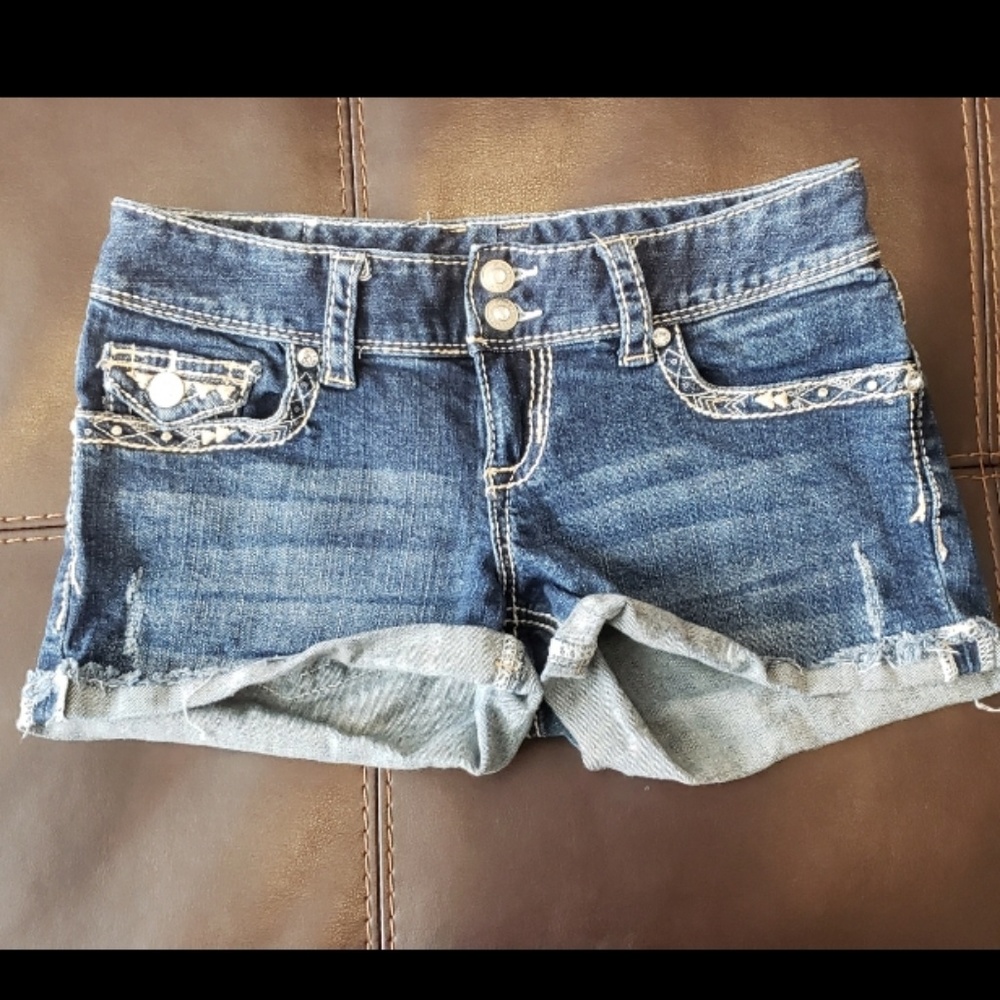 Maurices Brand Jean Shorts Size 1/2